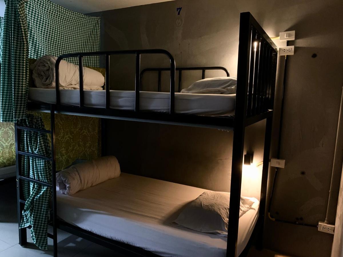 Doze Hostal